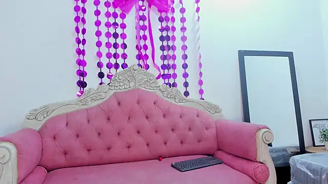 Mia Collivens online show from October 2025 11:58:02 AM