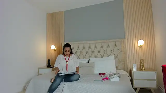 Hera goddesss online show from October 2025 08:11:02 PM