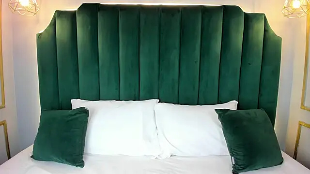 Snapshot of AnnyColson chatting on October 2025 04:13:02 AM AnnyColson online show from October 2025 04:13:02 AM