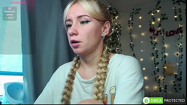 Mia  Kitty online show from October 2025 12:30:02 PM