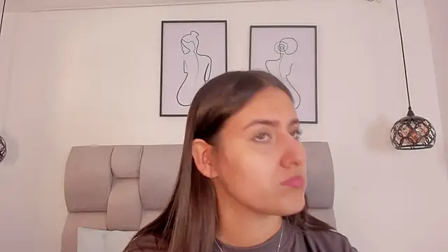 Hanna Evans   online show from October 2025 12:41:02 PM