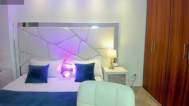 Danaa Rouse online show from September 2025 07:19:02 PM