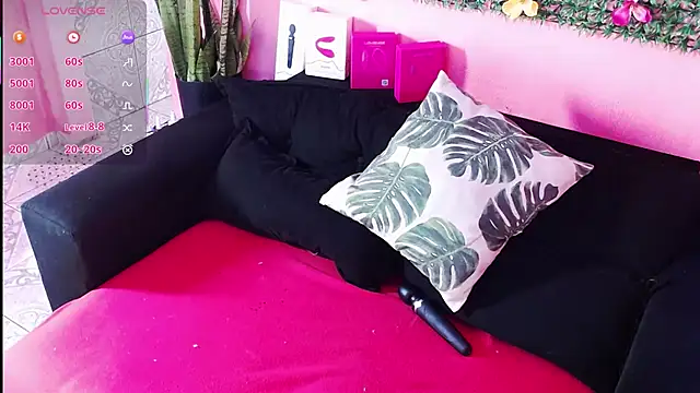 Snapshot of DianaGom chatting on October 2025 10:35:02 AM DianaGom online show from October 2025 10:35:02 AM