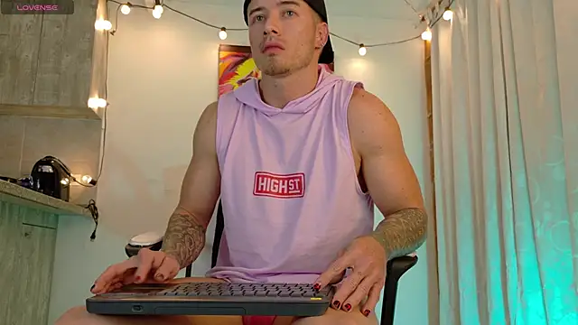 Snapshot of Ryannblue07 chatting on October 2025 11:35:02 PM Ryannblue07 online show from October 2025 11:35:02 PM