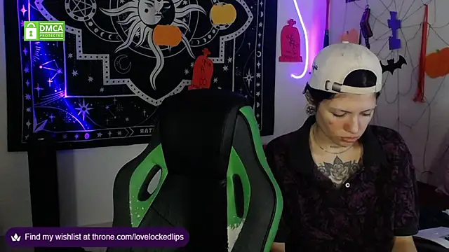 lovelockedlips online show from November 2025 01:38:01 AM