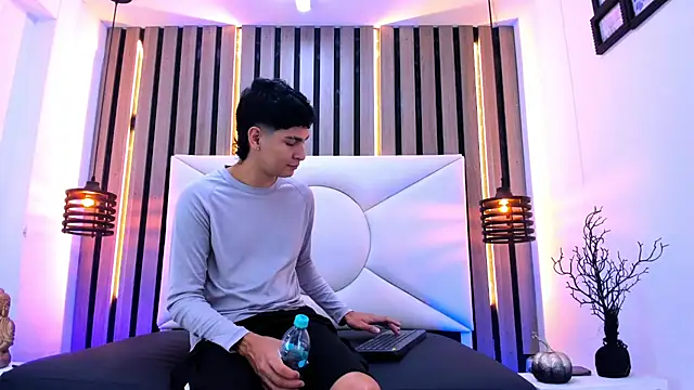 Jhojan twink online show from October 2025 12:23:01 PM