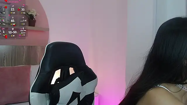 nina blake online show from November 2025 07:27:01 PM