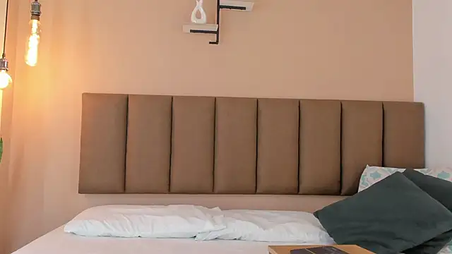 honeygray02 online show from October 2025 12:03:01 PM