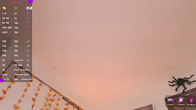 Snapshot of Valen_ross_ chatting on October 2025 01:06:02 AM Valen ross online show from October 2025 01:06:02 AM