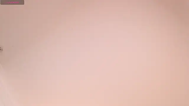 Snapshot of Valen_ross_ chatting on November 2025 09:03:02 PM Valen ross online show from November 2025 09:03:02 PM