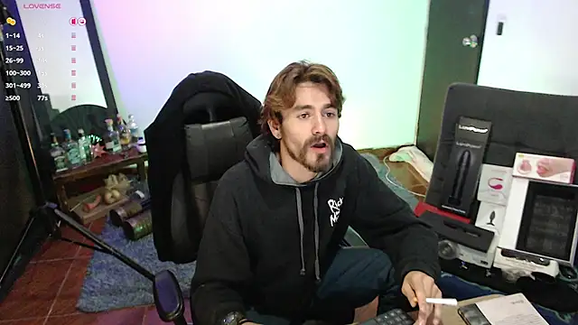 Snapshot of Aaron_malikk chatting on October 2025 01:57:01 AM Aaron malikk online show from October 2025 01:57:01 AM