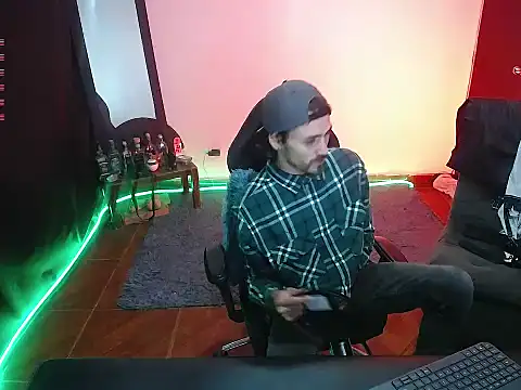 Snapshot of Aaron_malikk chatting on October 2025 01:17:01 AM Aaron malikk online show from October 2025 01:17:01 AM