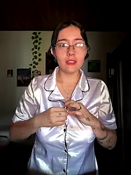 Snapshot of MitsuChan_ chatting on October 2025 01:25:02 PM MitsuChan online show from October 2025 01:25:02 PM