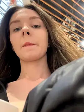 MilaBee online show from October 2025 09:19:01 AM