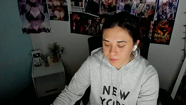 Yesenia nia online show from September 2025 12:08:02 PM