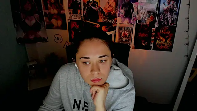 Yesenia nia online show from September 2025 05:44:02 AM