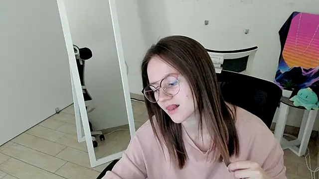 Snapshot of Catherine_e chatting on September 2025 06:30:01 PM Catherine e online show from September 2025 06:30:01 PM