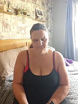 MissQueenBeex online show from September 2025 01:38:02 PM