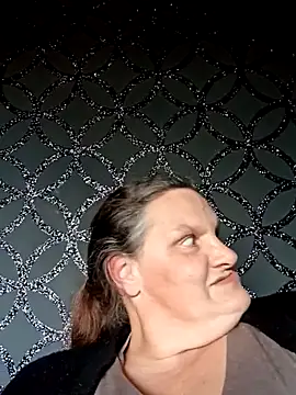 MissQueenBeex online show from October 2025 03:16:01 PM