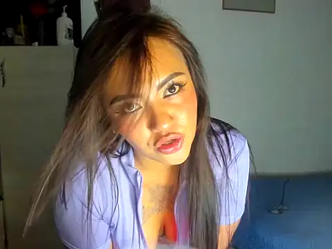 Snapshot of KatyBrunette chatting on November 2025 01:33:02 AM KatyBrunette online show from November 2025 01:33:02 AM