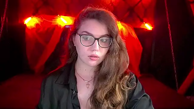 LuxSopphia online show from November 2025 08:29:01 PM