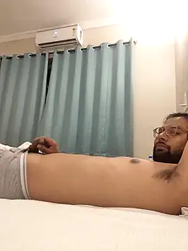 Snapshot of UAjit chatting on November 2025 07:05:01 PM UAjit online show from November 2025 07:05:01 PM