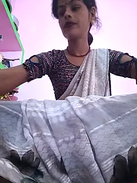 Snapshot of Eshna_Dabral chatting on October 2025 01:25:01 AM Eshna Dabral online show from October 2025 01:25:01 AM