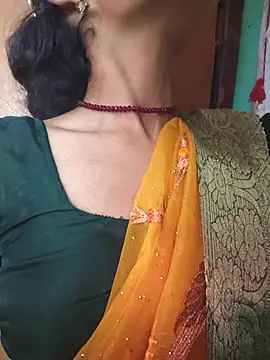 Snapshot of Eshna_Dabral chatting on October 2025 01:45:01 PM Eshna Dabral online show from October 2025 01:45:01 PM