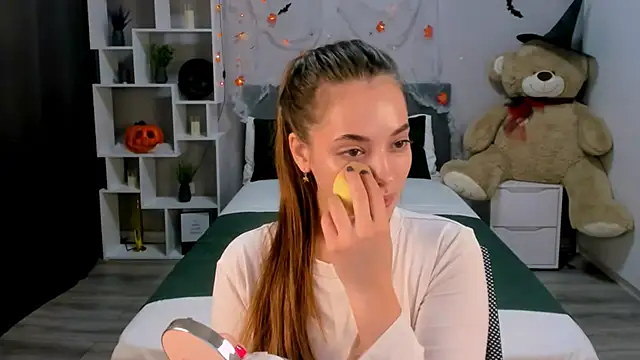 Snapshot of MelanieAlves chatting on October 2025 12:38:01 PM MelanieAlves online show from October 2025 12:38:01 PM