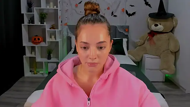 Snapshot of MelanieAlves chatting on October 2025 05:57:02 PM MelanieAlves online show from October 2025 05:57:02 PM