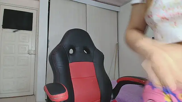 lovehotpink online show from November 2025 05:24:02 PM