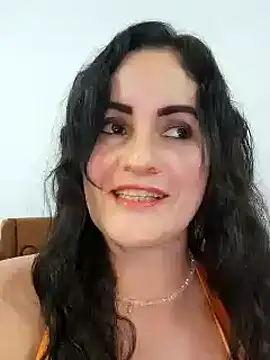 Snapshot of Saraslow chatting on November 2025 05:59:01 PM Saraslow online show from November 2025 05:59:01 PM