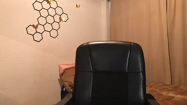 amelia hall online show from October 2025 06:13:02 PM