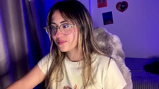 emma  bell  online show from October 2025 10:52:01 PM