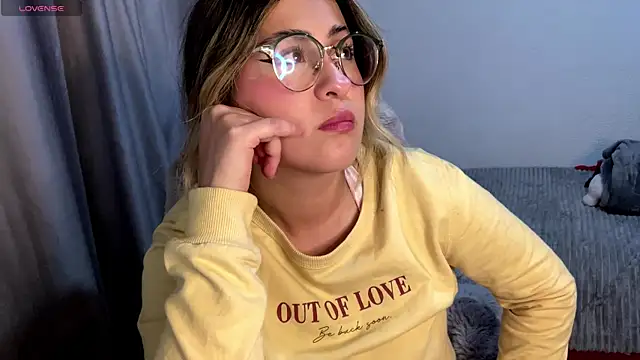 emma  bell  online show from November 2025 11:04:02 PM