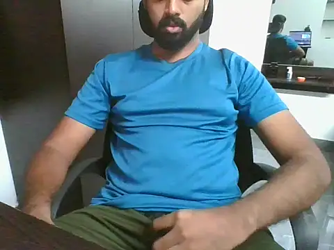 lovelyakash69 online show from November 2025 04:13:01 AM