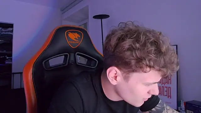 DanyDavis online show from October 2025 08:30:02 PM