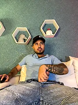 Snapshot of PapiStan chatting on October 2025 03:43:01 PM PapiStan online show from October 2025 03:43:01 PM