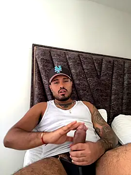 Snapshot of PapiStan chatting on October 2025 09:26:02 PM PapiStan online show from October 2025 09:26:02 PM