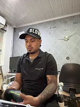 Snapshot of PapiStan chatting on October 2025 02:18:02 PM PapiStan online show from October 2025 02:18:02 PM