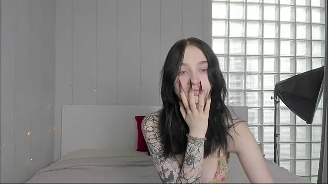 Chatty Alice online show from October 2025 01:03:01 AM