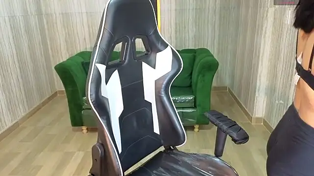 clementine t online show from October 2025 12:17:01 PM