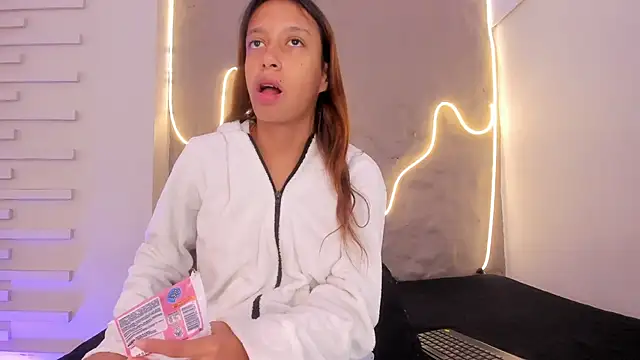 Dulce Quintana online show from December 2025 12:21:02 PM