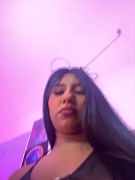 Emmily Vargas online show from September 2025 10:44:01 PM