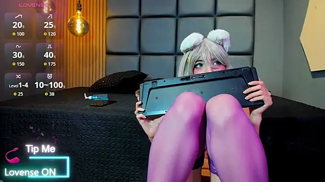 Snapshot of ALISSON_VEGA chatting on September 2025 07:13:02 AM ALISSON VEGA online show from September 2025 07:13:02 AM