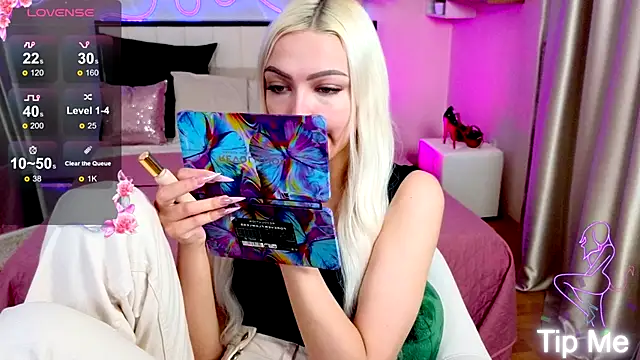 LinaLirian online show from October 2025 01:42:02 PM