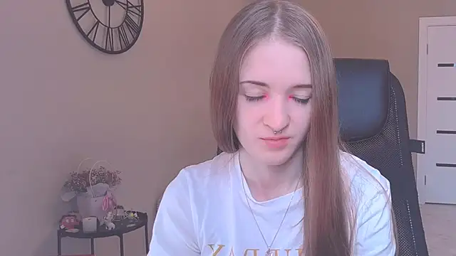 KateKayer online show from October 2025 08:44:02 AM