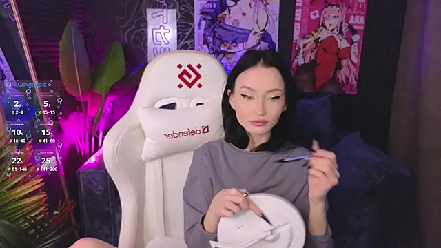  holly berry  online show from September 2025 01:38:02 AM