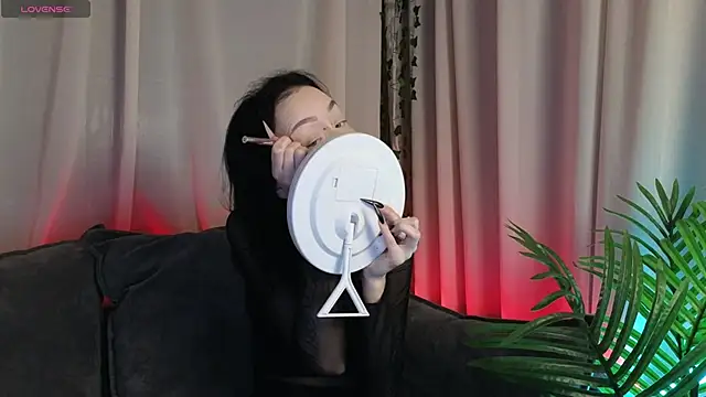  holly berry  online show from September 2025 01:28:01 AM