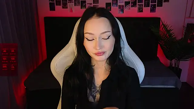  holly berry  online show from September 2025 01:27:02 AM